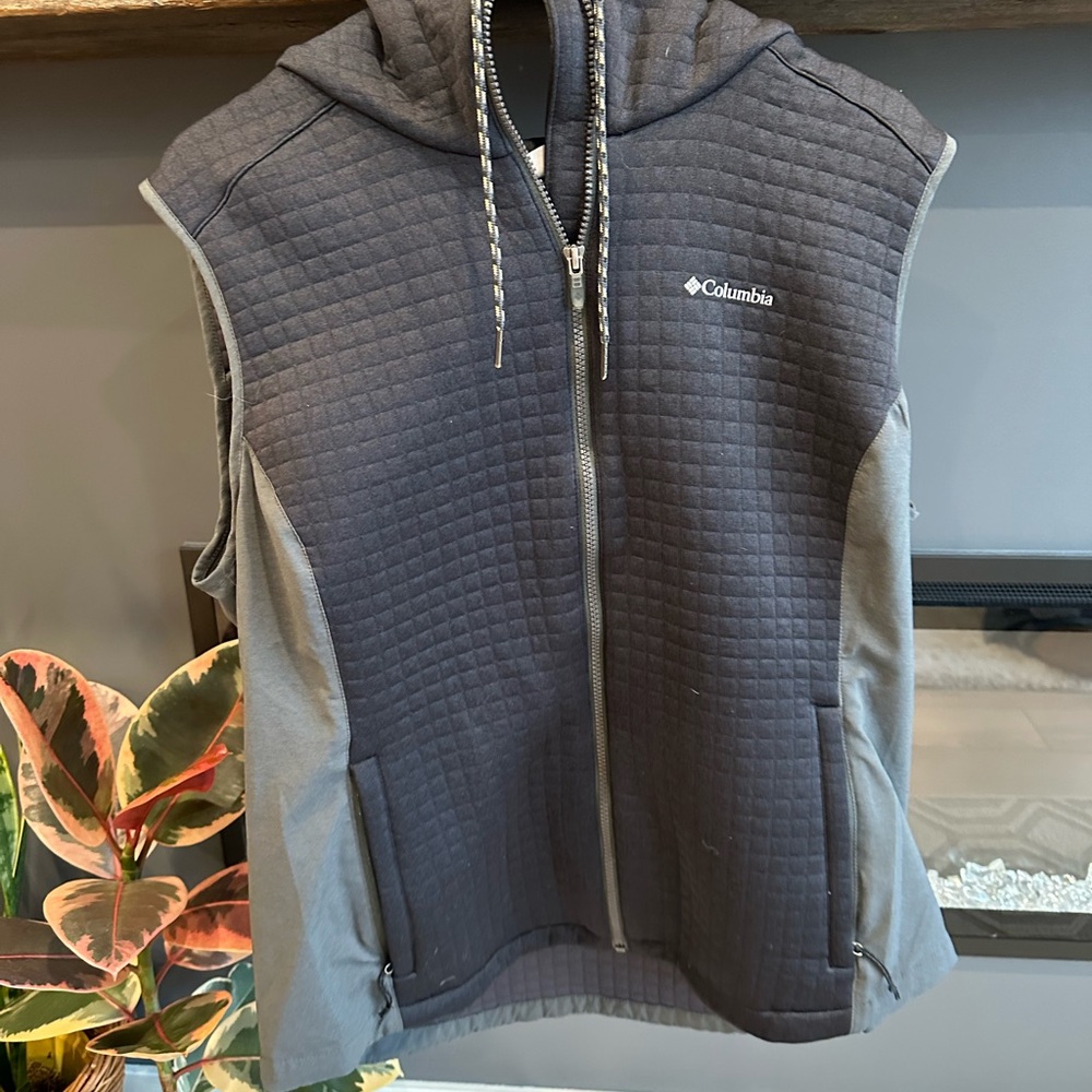 Columbia Gray Quilted Vest